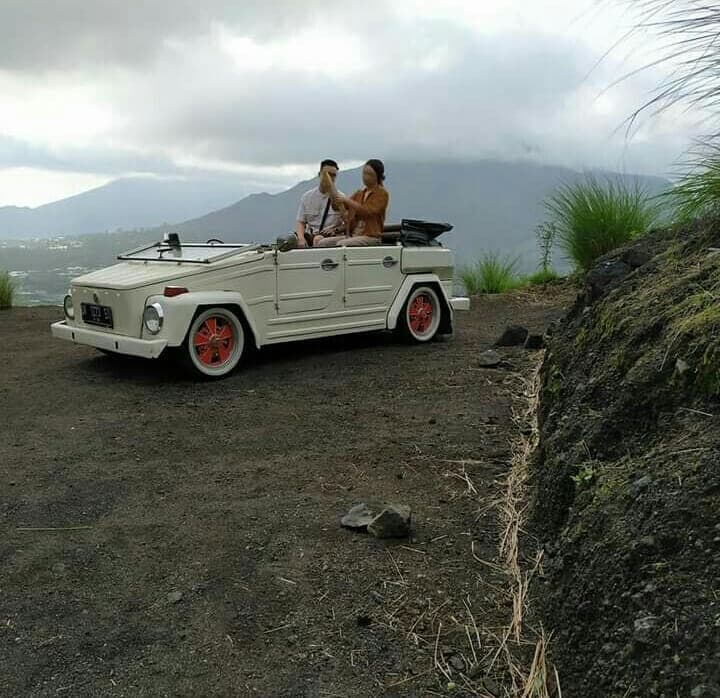 Guests enjoying a classic Volkswagen tour in Bali